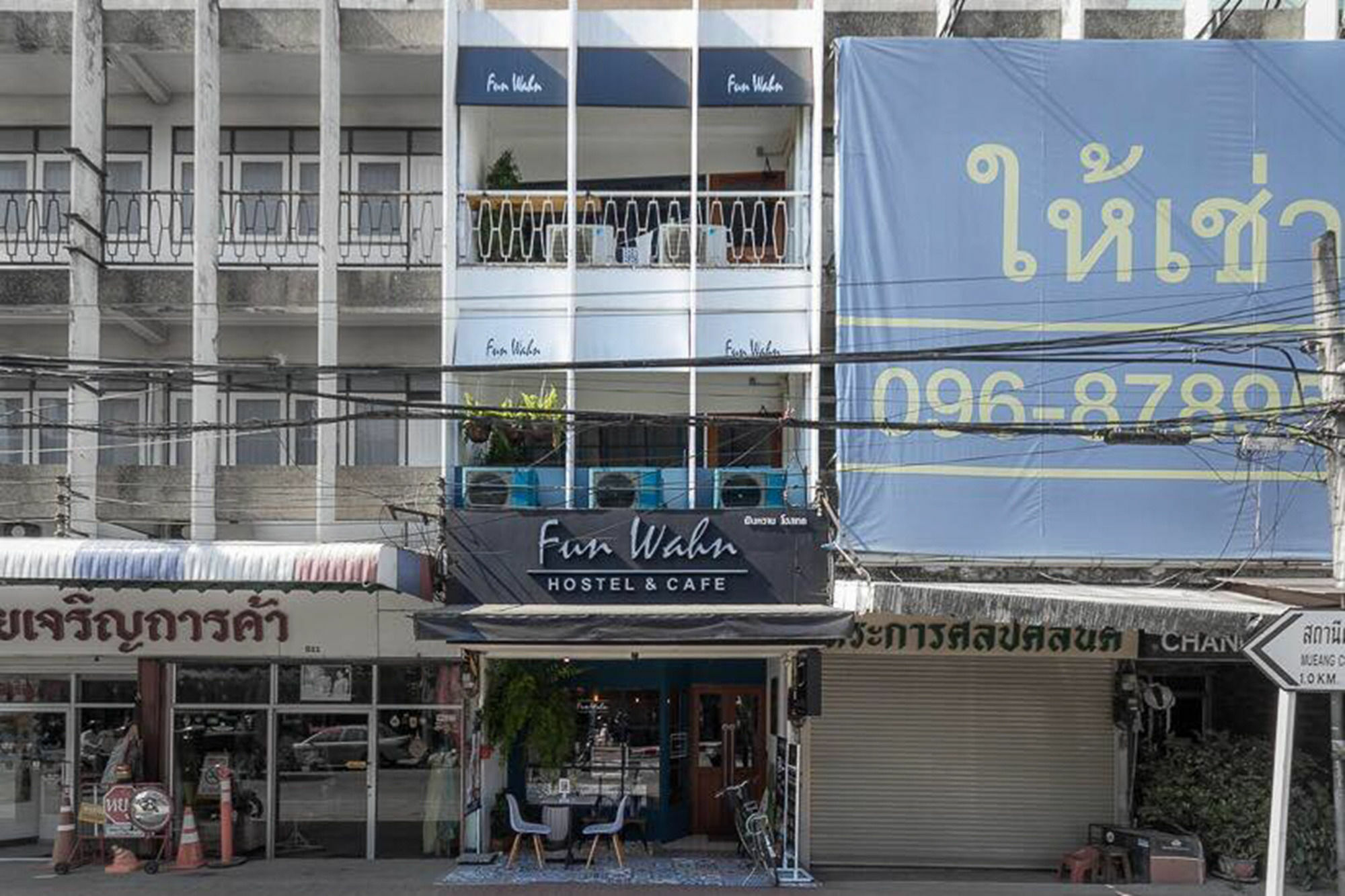Funwahn Hostel And Cafe Chiang Mai Exterior photo