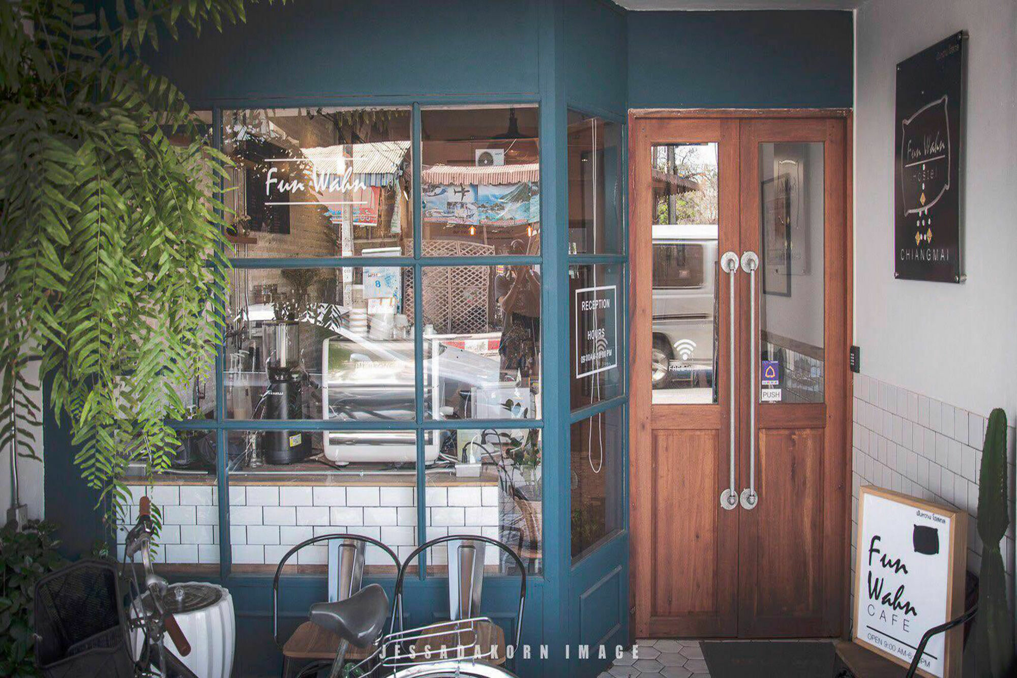 Funwahn Hostel And Cafe Chiang Mai Exterior photo
