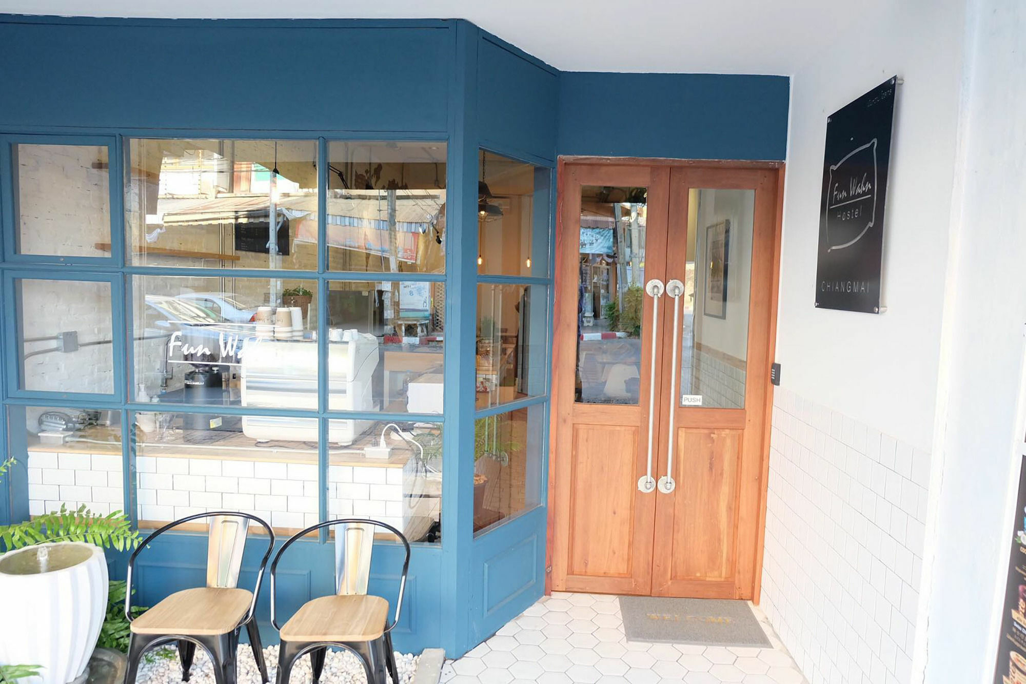 Funwahn Hostel And Cafe Chiang Mai Exterior photo